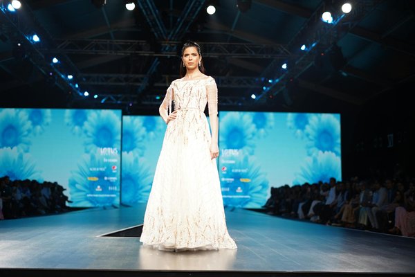 Pantalon taille haute femme : trouvez votre style idéal